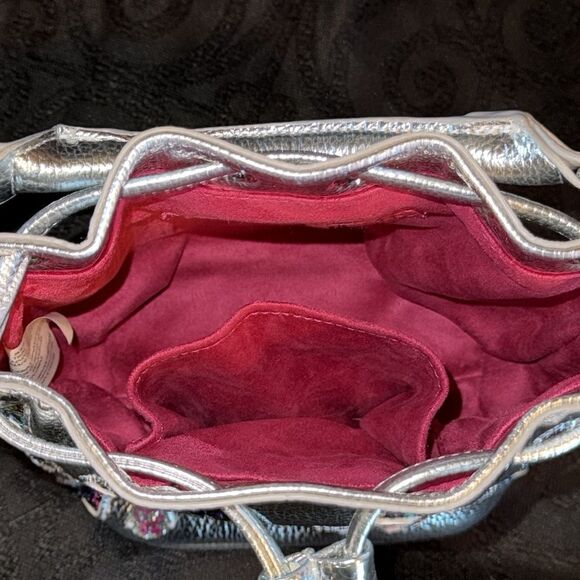 Betsey Johnson Collaboration with JoJo Siwa Metallic Bucket Bag. - Picture 8 of 10